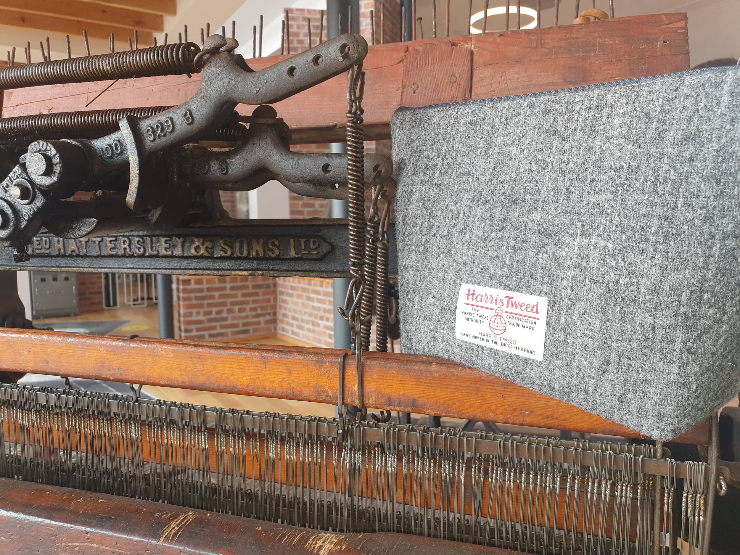 weaving machine with tweed